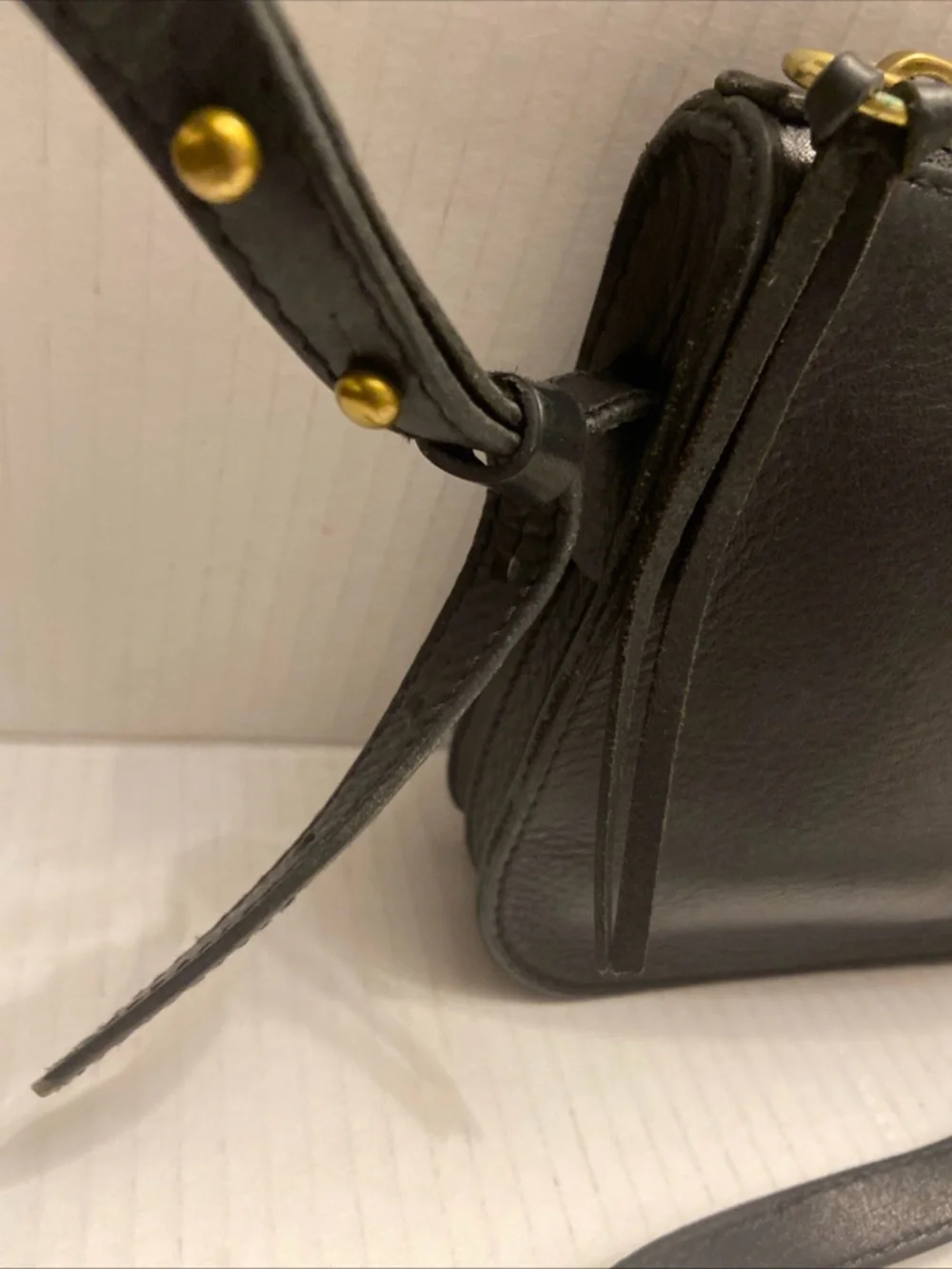 MADEWELL The Simple Crossbody Bag in True Black. - Picture 6 of 14